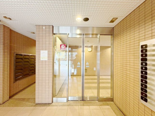 ハイツ本山のエントランス