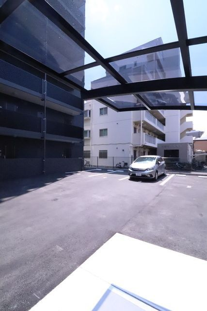 Ｎｉｎｅ　Ｏｇｕｓｕの駐車場