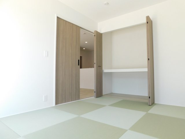 津島市神尾町字東之割の新築一戸建の和室|◇和室◇　　南面で明るい和室６．０帖　お子様の遊び場やお昼寝スペースなどにも利用できます♪