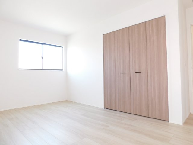 津島市神尾町字東之割の新築一戸建の洋室|◇洋室◇　　明るい洋室８．０帖　全居室収納完備！