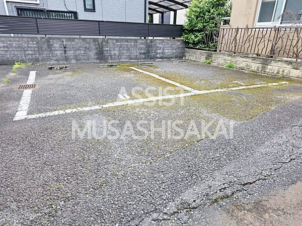 ラボーセジュール小金井の駐車場