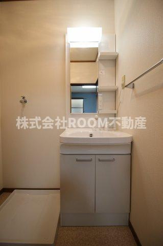 ファイン21の独立洗面台|独立洗面台、小物を置くことができて便利です