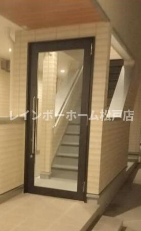 メグリオ新松戸のエントランス|ゆとりのあるエントランスです