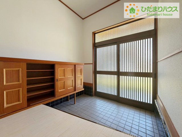 日立市末広町3丁目　中古戸建の玄関|玄関がひろいので親子で並んで仲良く靴が履けますね(^^)/