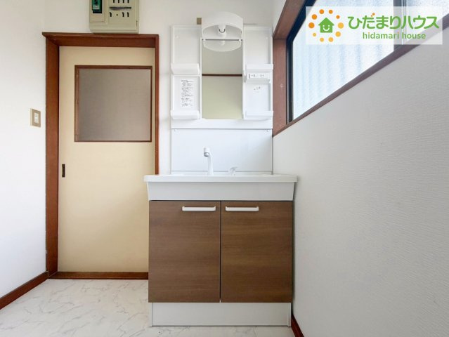 日立市末広町3丁目　中古戸建の洗面所|ゆったりとした洗面所で、忙しい朝の支度もストレスなくできますね♪