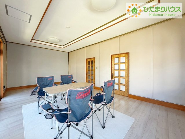 日立市末広町3丁目　中古戸建の居間・リビング|16帖の広～いリビングは、ゆったりとした家族だんらんの時間を過ごせます(^^)/