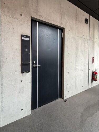 スタジオスクエア泉の玄関