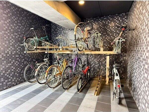 スタジオスクエア泉の駐車場