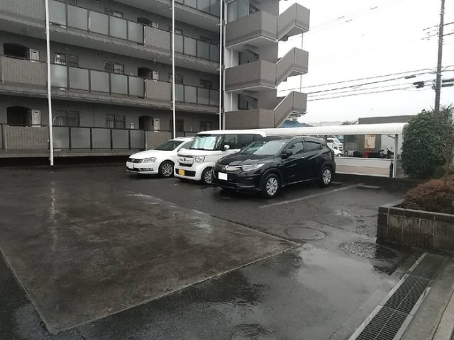 カサベルデ・ヴィラの駐車場