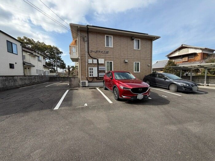 コーポラス上原の駐車場