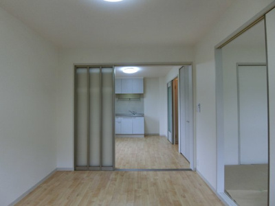 【居間・リビング】 | Logement de haut pon（ロジュムドオポー） | イメージ101号室の写真（反転あり）