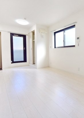 横浜市神奈川区松本町４丁目の賃貸マンションの居間・リビング