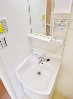 横浜市神奈川区松本町４丁目の賃貸マンションの独立洗面台