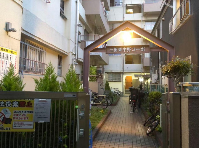 中野区東中野１丁目の賃貸マンションのエントランス