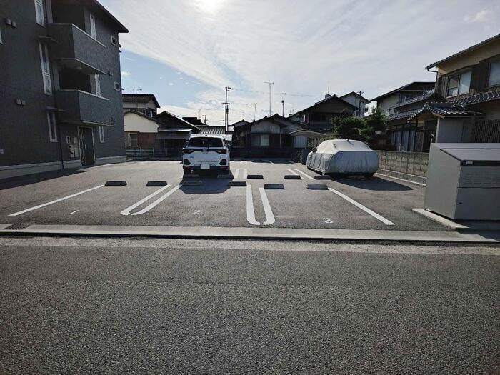 D-room南鳥生の駐車場