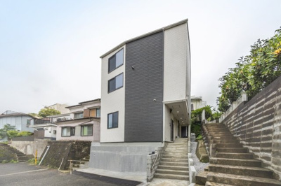 【エントランス】 | BASE三ツ沢下町 | ゆとりのあるエントランスです