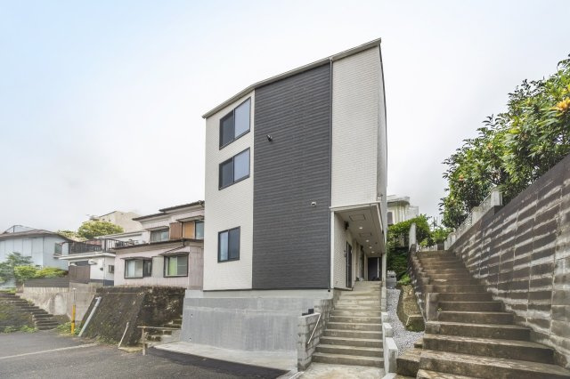 【エントランス】 | BASE三ツ沢下町 | ゆとりのあるエントランスです
