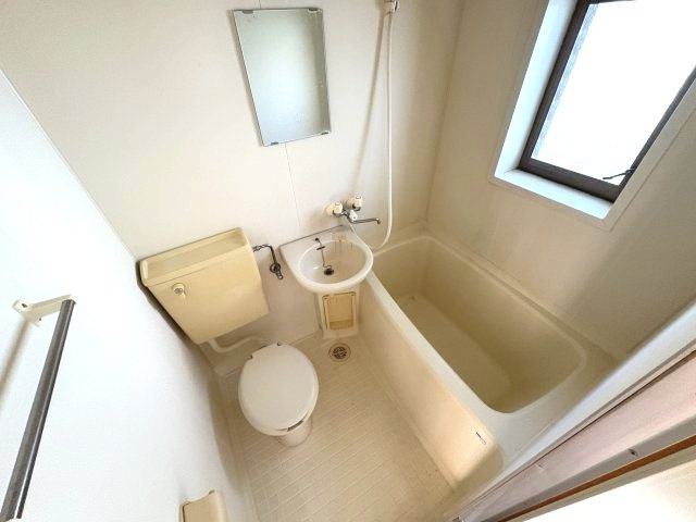 【浴室】 | しろがねハイツ | コンパクトで使いやすいお風呂です