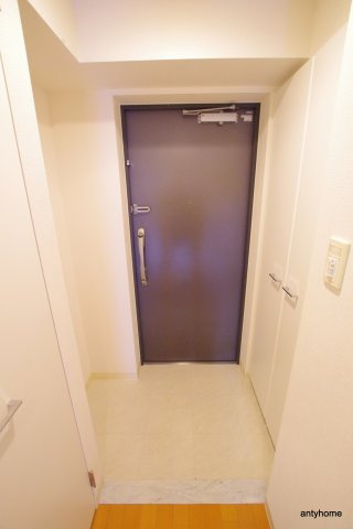 レジデンス京橋スクエア　仲介手数料無料の玄関