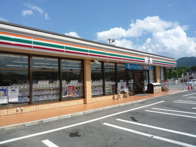 LION　Hikariの周辺|セブンイレブン直方感田店まで864ｍ
