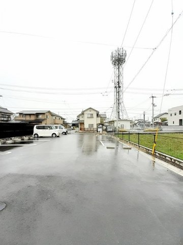 グランディール枝堀Ａの駐車場