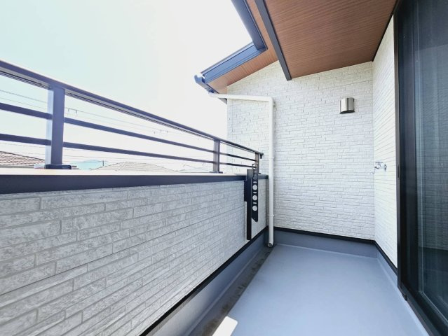 若草町２丁目新築戸建のバルコニー