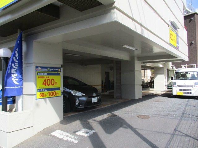 ジュネパレス新松戸第１６の駐車場