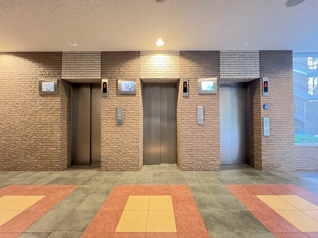 エル・セレーノ上本町レジデンスのエントランス