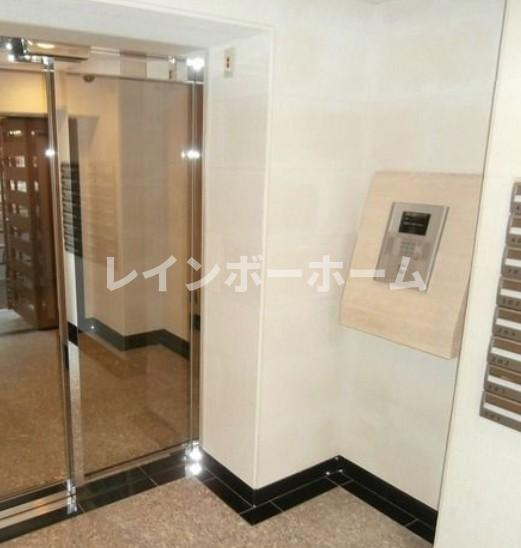 グラントゥルース氷川台のエントランス