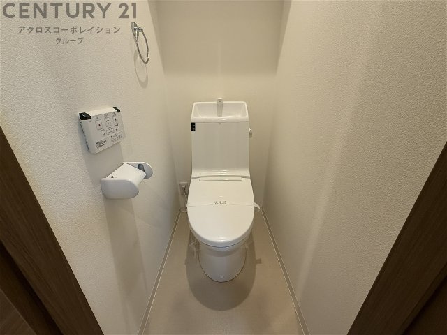 温水洗浄便座付きのトイレです♪