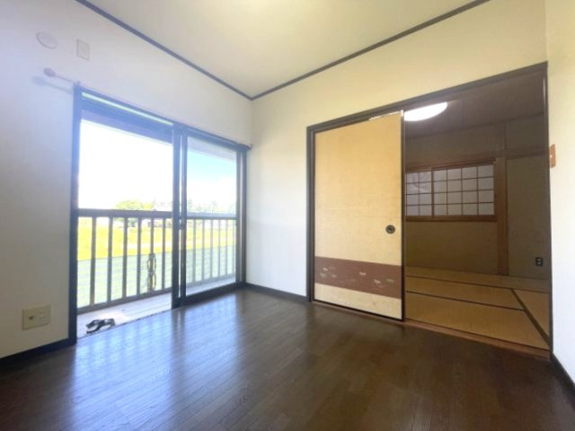 高島市安曇川町川島中古戸建の洋室