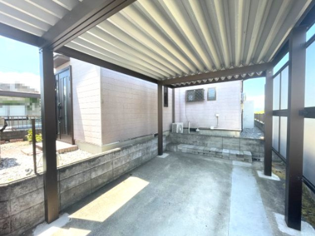 高島市安曇川町川島中古戸建の駐車場