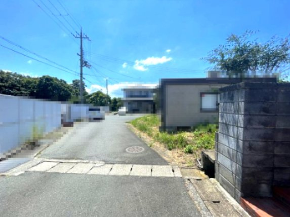 高島市安曇川町川島中古戸建の前面道路含む現地写真