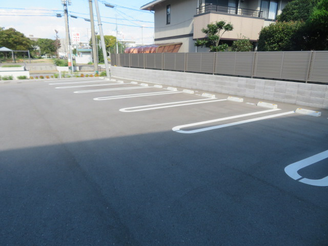 ルピナス北条の駐車場