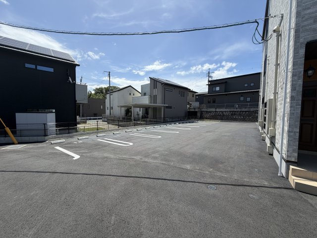 グランメゾン飛田Bの駐車場
