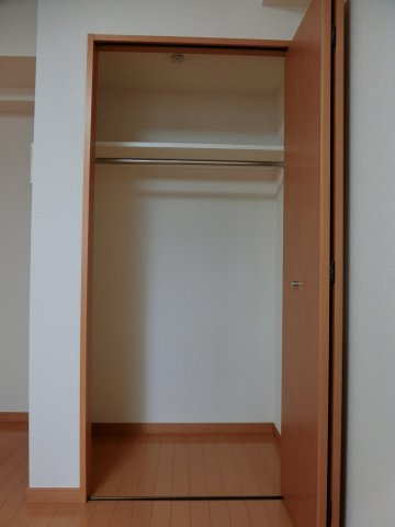 スカイコート千歳烏山第6の収納|大きなものも収納できそうです