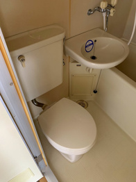 浴室内にトイレがあります☆