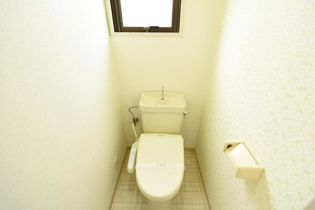 温水洗浄便座付きのトイレです♪