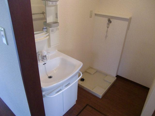 プラージュ湘南山手の洗面所|広い洗面スペース