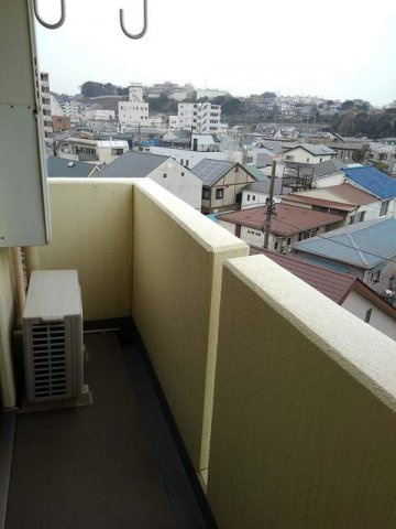ザ・マンション横須賀のバルコニー|外からの目が気にならないバルコニーで洗濯物が干せます