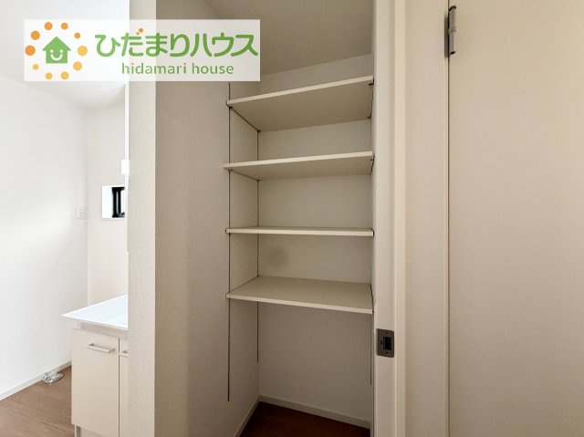 【収納】 | 取手市宮和田15期　新築戸建　1号棟 | 高さ調節が可能な可動棚収納付き。収納する物に合わせて自由にレイアウトでき、洗面所をいつでも整理整頓できます。