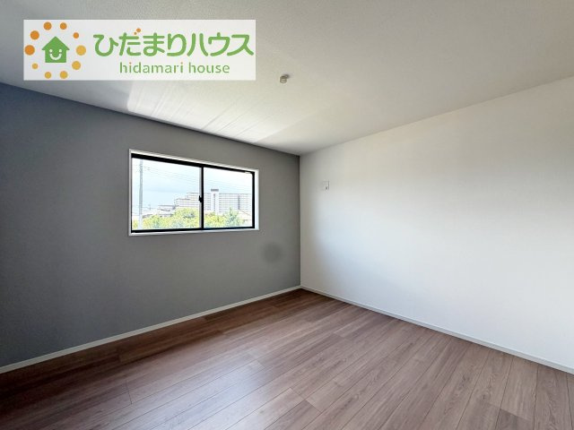 【寝室】 | 取手市宮和田15期　新築戸建　1号棟 | 気品のある柄のアクセントクロス♪寝室をおしゃれに演出してくれます(*^^*)