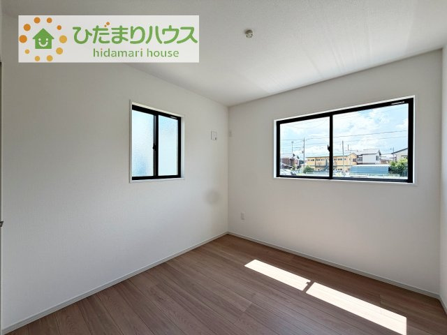 【洋室】 | 取手市宮和田15期　新築戸建　1号棟 | 夏場に心地良いひんやり感はフローリングならでは☆彡