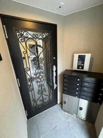 HJ PLACE 護国寺Bのエントランス