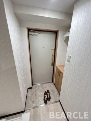 【玄関】 | セトル寿 | 明るい玄関です