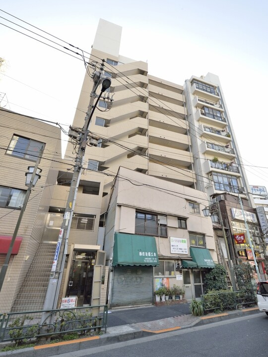 ラミアール鶯谷駅前