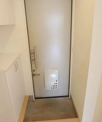 スクーデリア府中の玄関