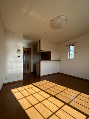ゆったり過ごせる居間です