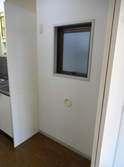 【その他】 | 倉澤ビル | 倉澤ビル　キッチン横の冷蔵庫置き場