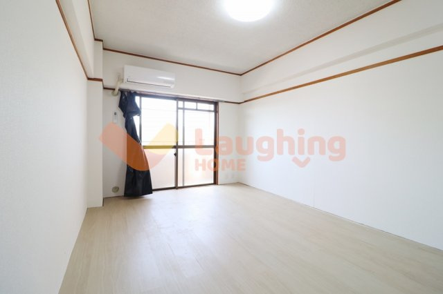 OAK VILLA 久留米の内装|明るい色調の室内です※別号室の写真です